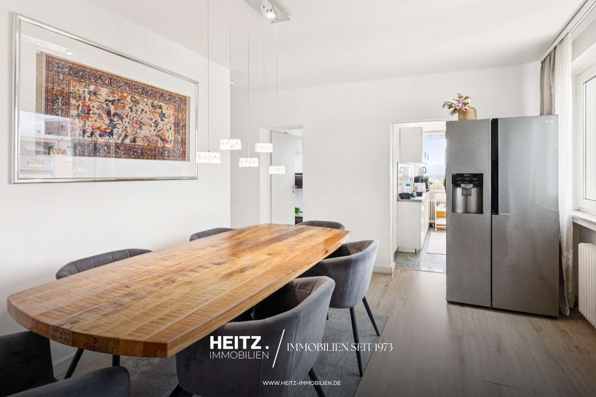 Modernisierte 4-Zimmer Eigentumswohnung mit beeindruckendem Skylineblick