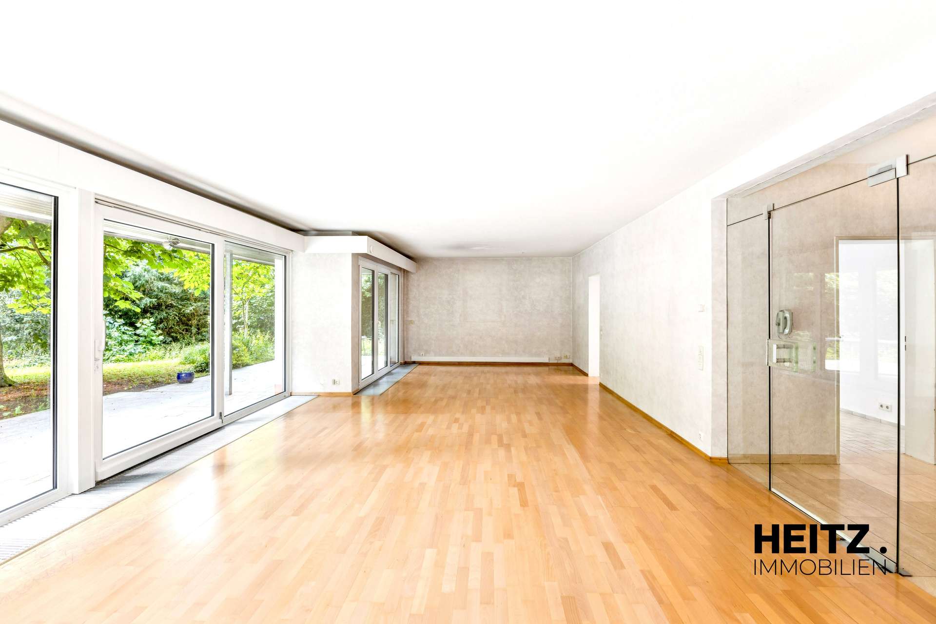 Freistehendes Architektenhaus mit Einliegerwohnung & außergewöhnlicher Privatsphäre, Ansicht 4