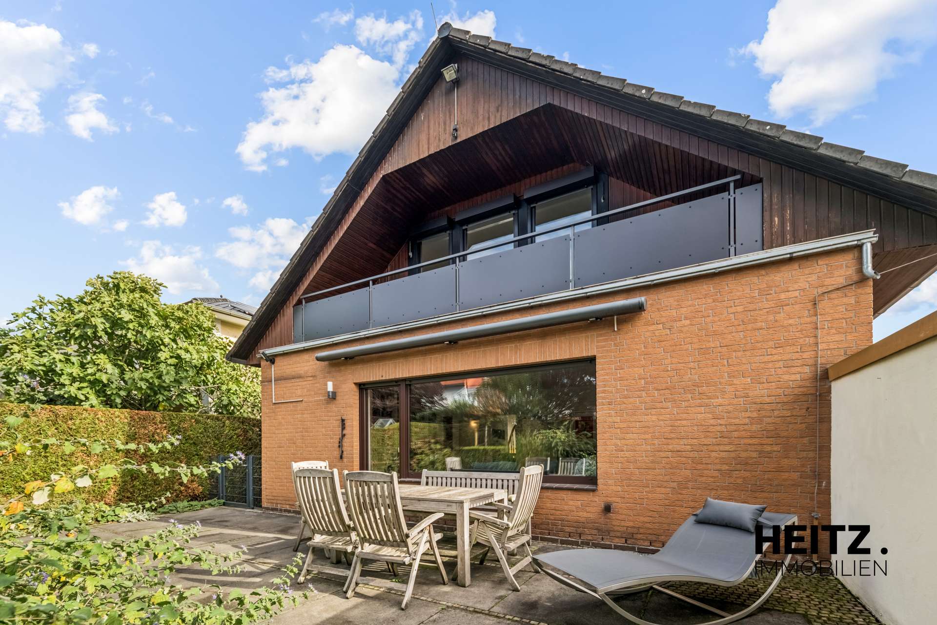 Modernisiertes Einfamilienhaus mit Garten und großzügigem Platzangebot, Ansicht 2
