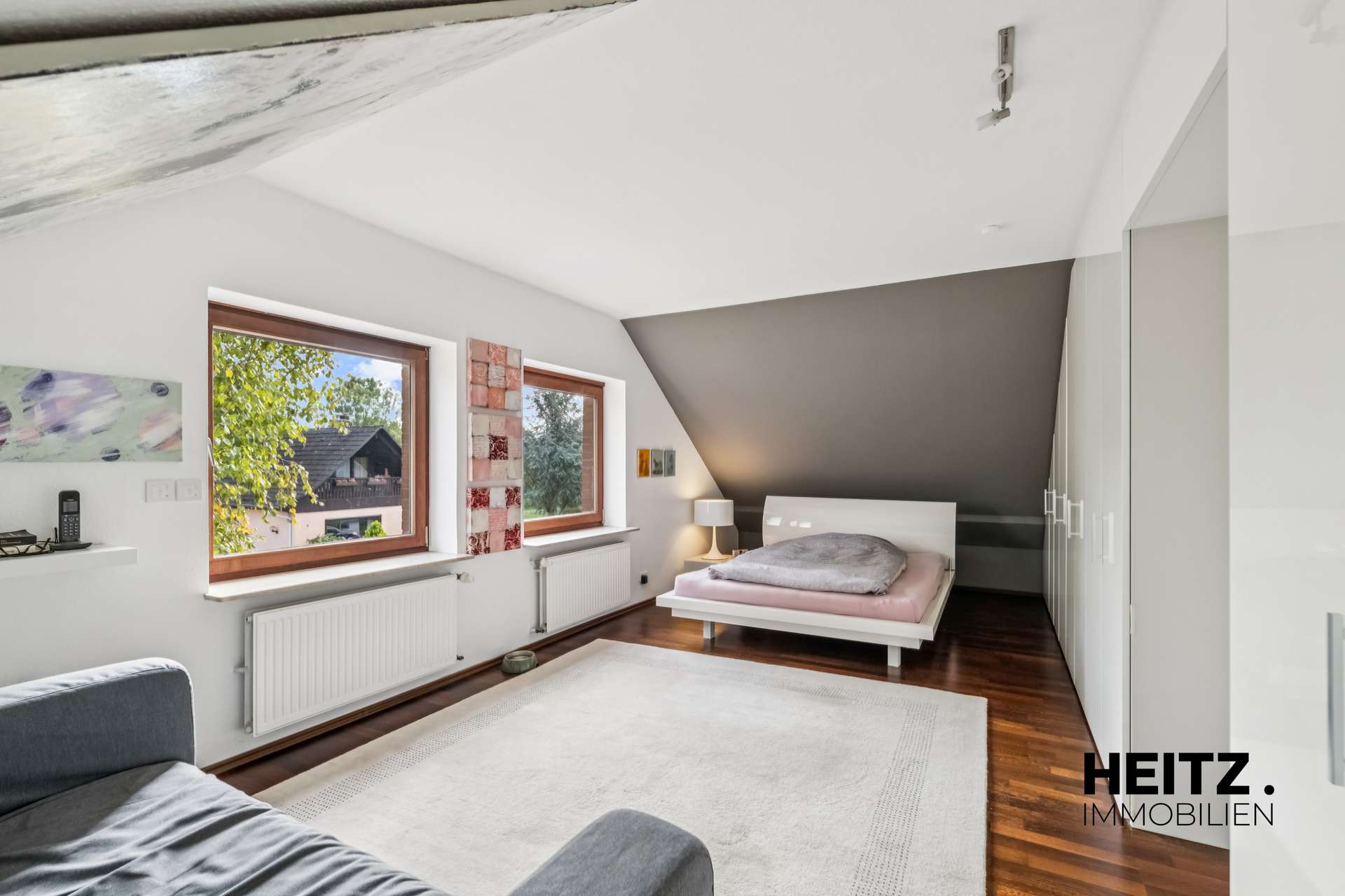 Modernisiertes Einfamilienhaus mit Garten und großzügigem Platzangebot, Ansicht 8